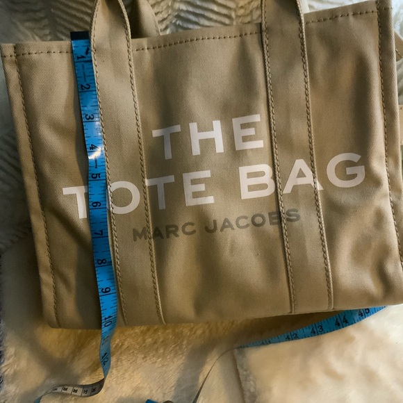 Marc Jacobs Cream Interior Tote - Picture 3 of 11